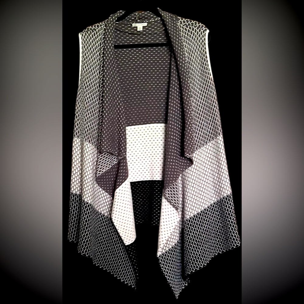 CATO Black/Gray/White Colorblock Waterfall Style Sweater Vest, Sz Medium, GUC.